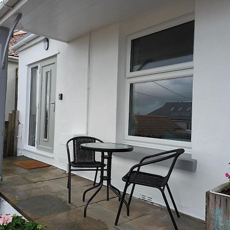 Contemporary One Bed Studio. Sea Views And Parking Westward Ho!  Exterior photo