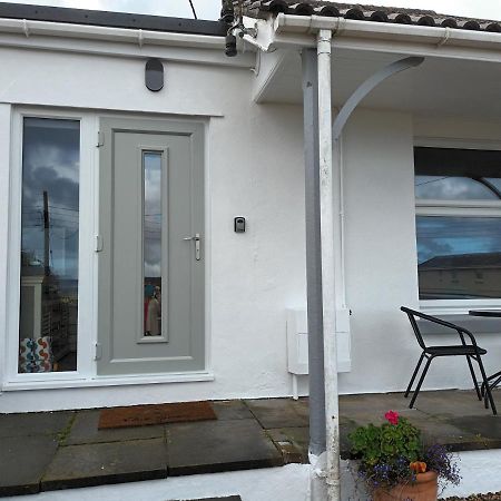 Contemporary One Bed Studio. Sea Views And Parking Westward Ho!  Exterior photo
