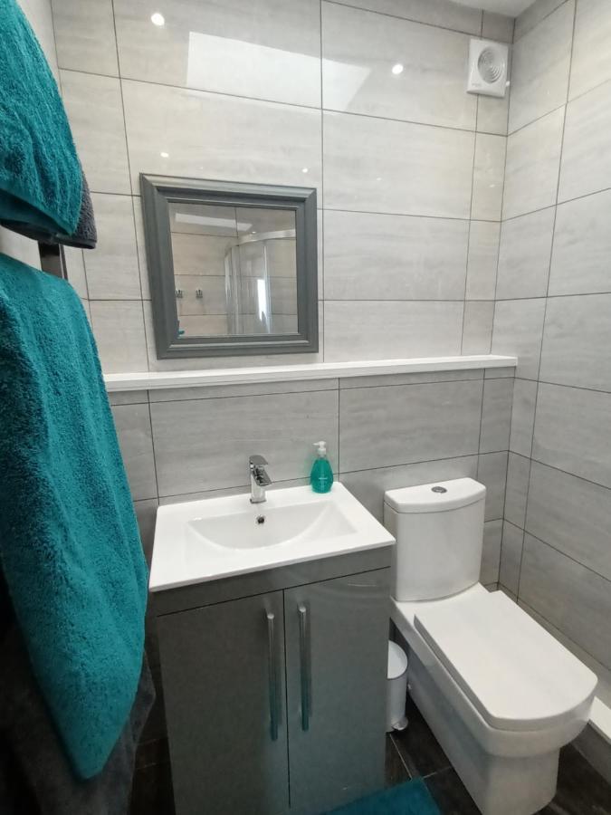 Contemporary One Bed Studio. Sea Views And Parking Westward Ho!  Exterior photo