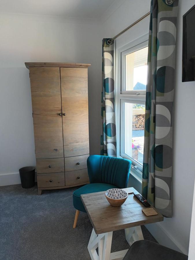 Contemporary One Bed Studio. Sea Views And Parking Westward Ho!  Exterior photo