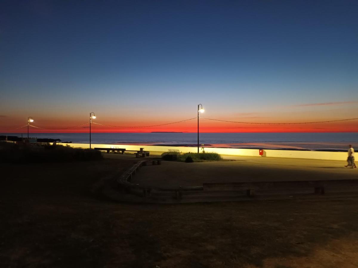 Contemporary One Bed Studio. Sea Views And Parking Westward Ho!  Exterior photo