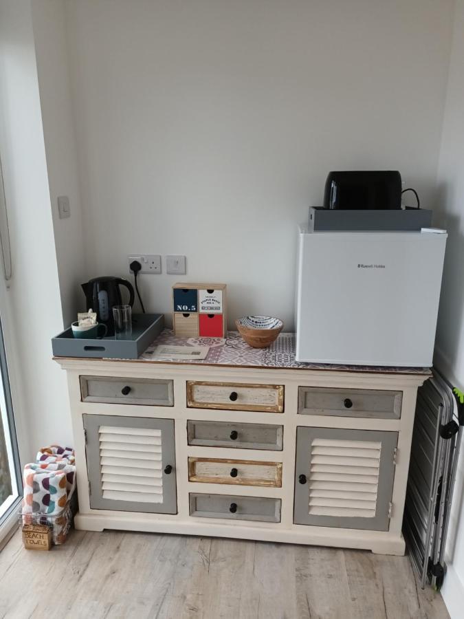 Contemporary One Bed Studio. Sea Views And Parking Westward Ho!  Exterior photo