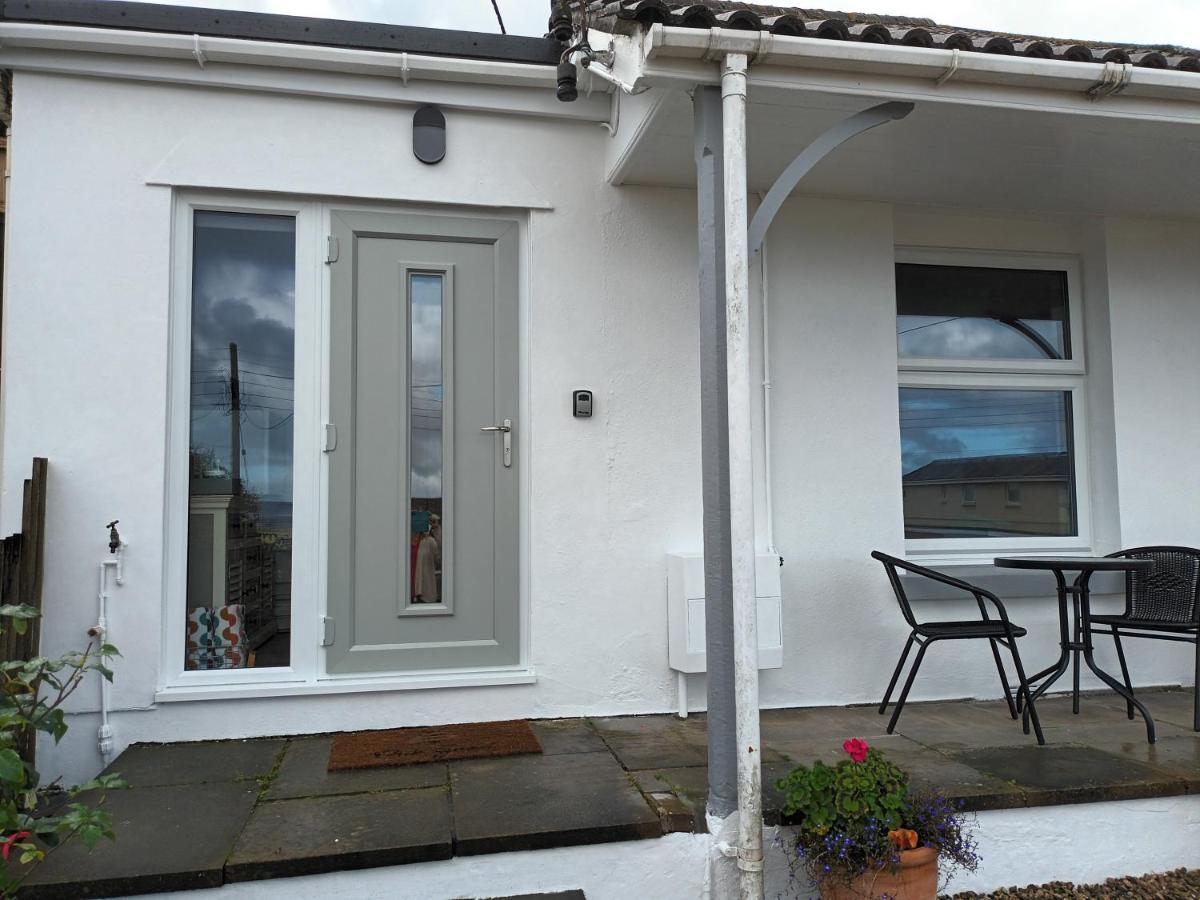 Contemporary One Bed Studio. Sea Views And Parking Westward Ho!  Exterior photo